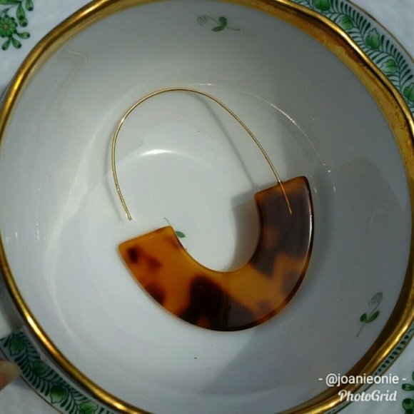 xx Trendy Threader Tortoise Acrylic Thin Hoop NWT - Picture 3 of 4